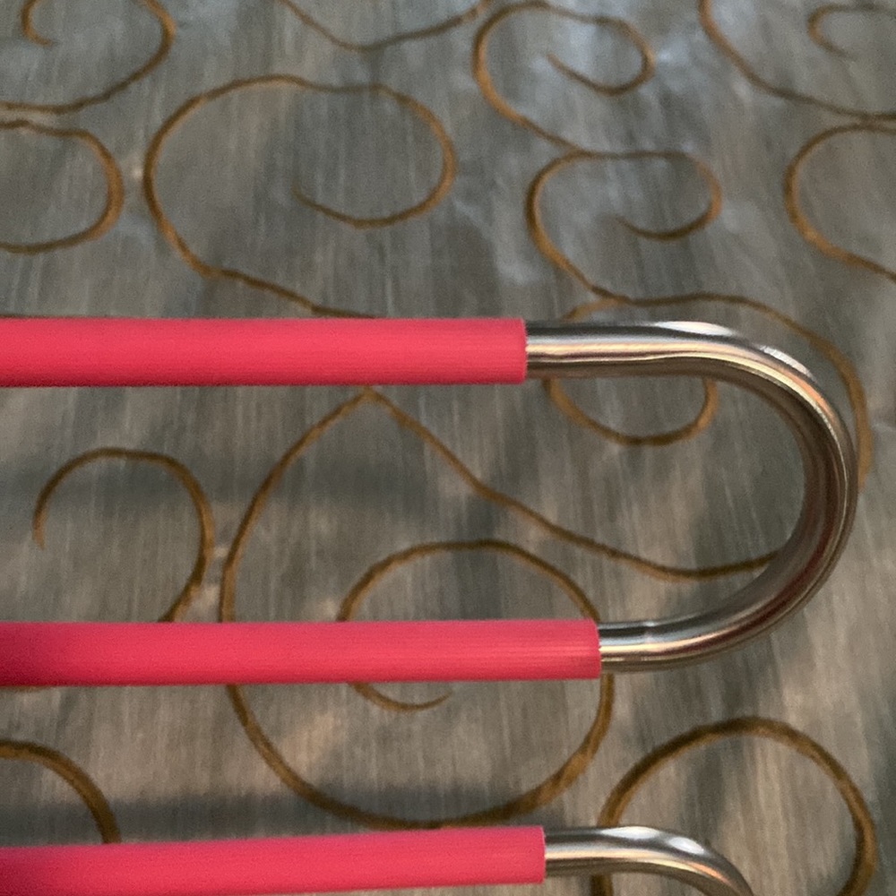 Pink multiple ring hanger - Picture 3 of 5